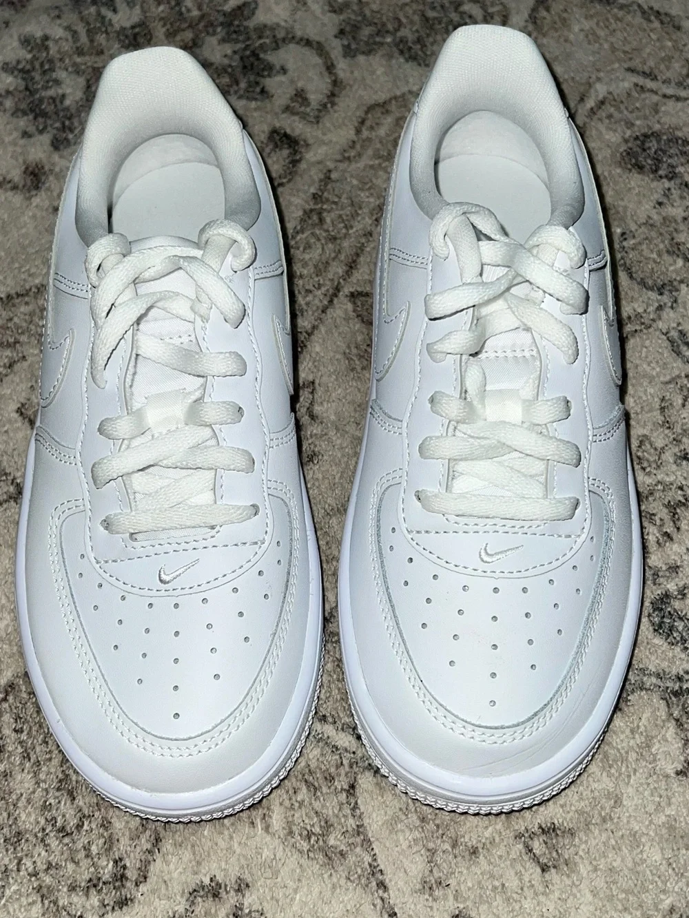 Kids’ White Nike Air Force 1 LE sneakers
